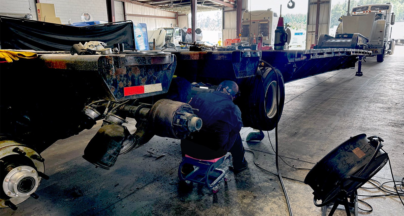 Semi Truck & Trailer - Heavy Truck - RV - Dump Truck. Tire Repair - Tire Replacement Services - 1